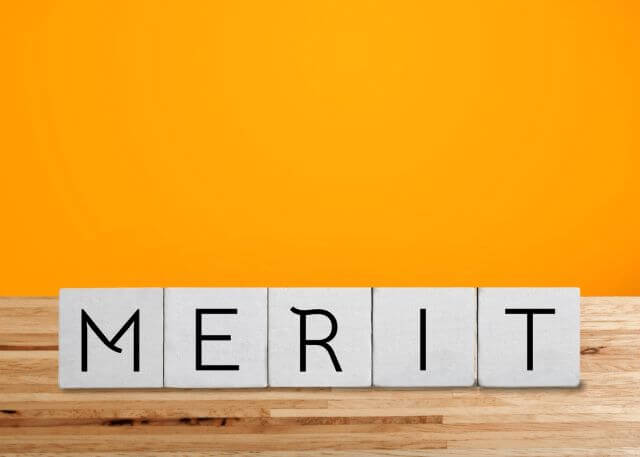 MERTIと書かれたブロック